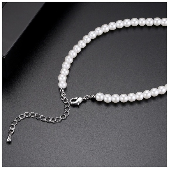 🌺 Swarovski Crystals The Elide Necklace Set - Picture 4 of 5